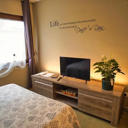 Vanda Luxury House Near Gardaland And Garda דירה